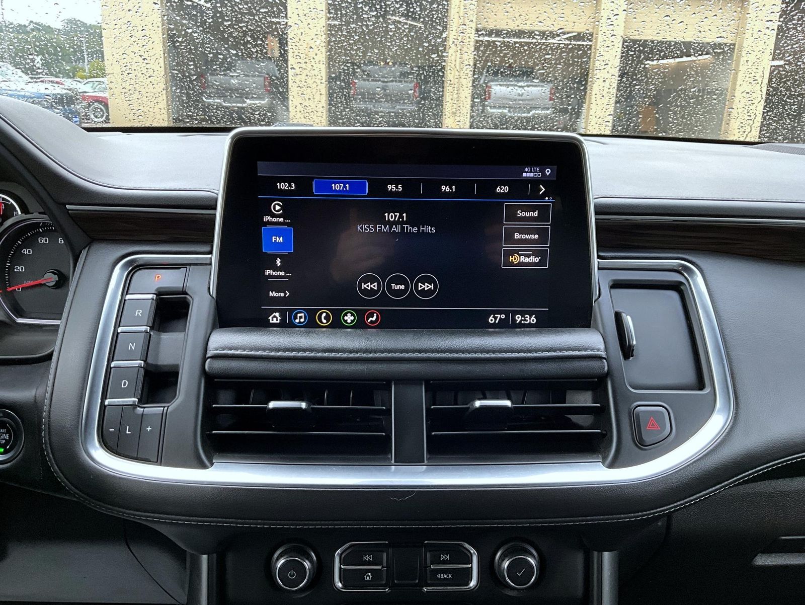 2021 Chevrolet Suburban LT photo 14