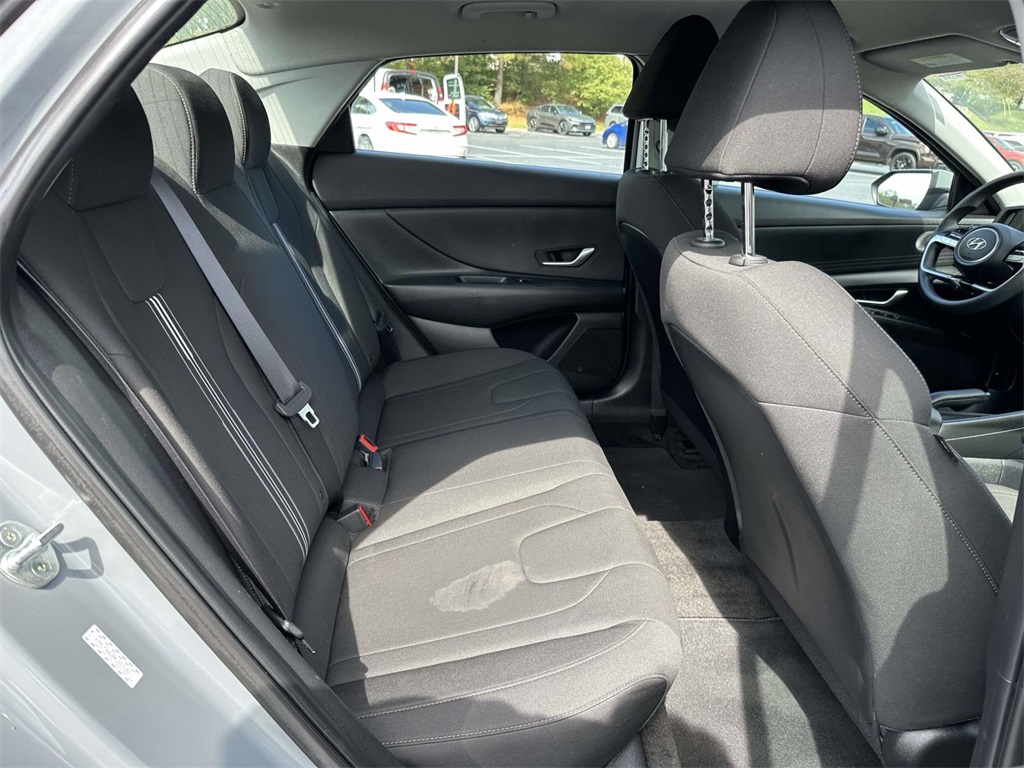 2022 Hyundai Elantra SEL photo 11