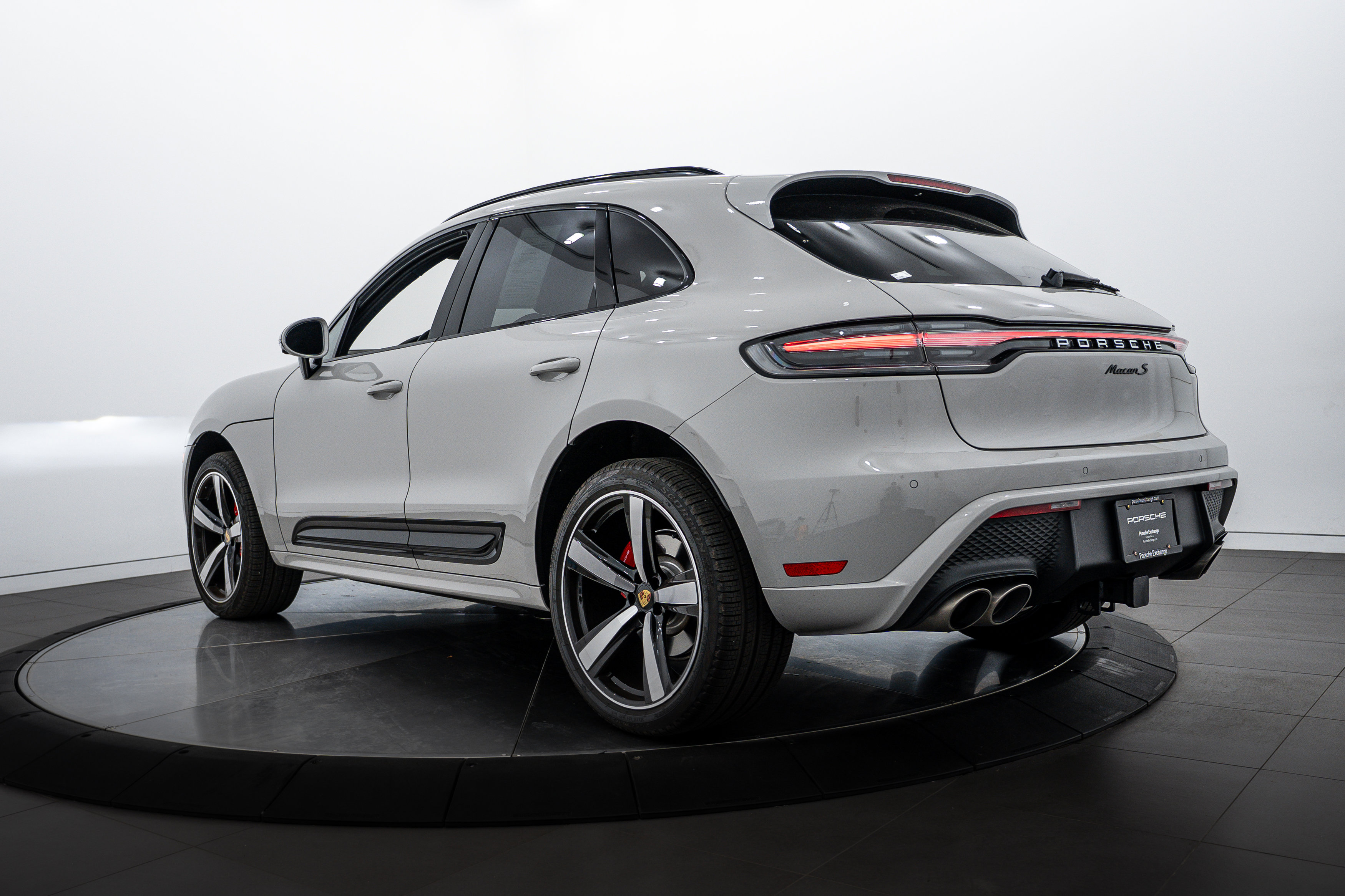 2025 Porsche Macan S photo 3
