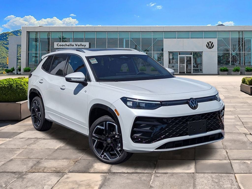 2025 Volkswagen Tiguan SE R-LINE BLACK's photo