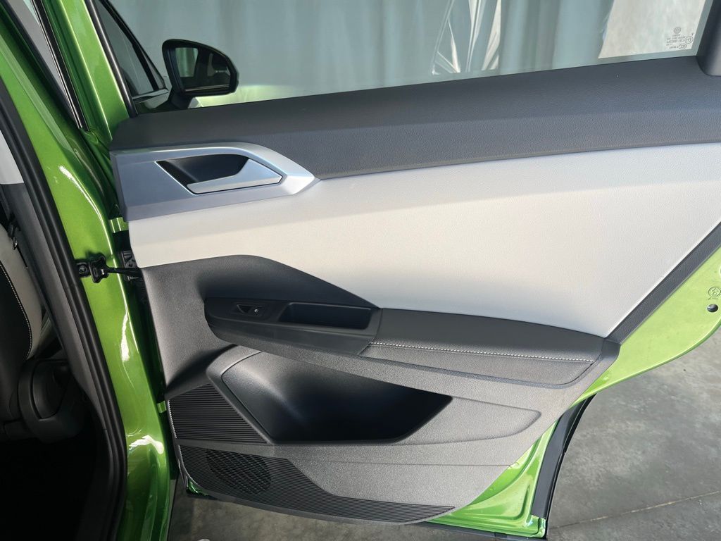 2025 Volkswagen Taos SE photo 20