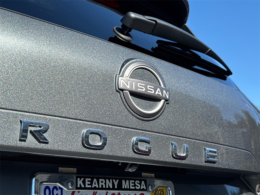 2023 Nissan Rogue SV photo 11