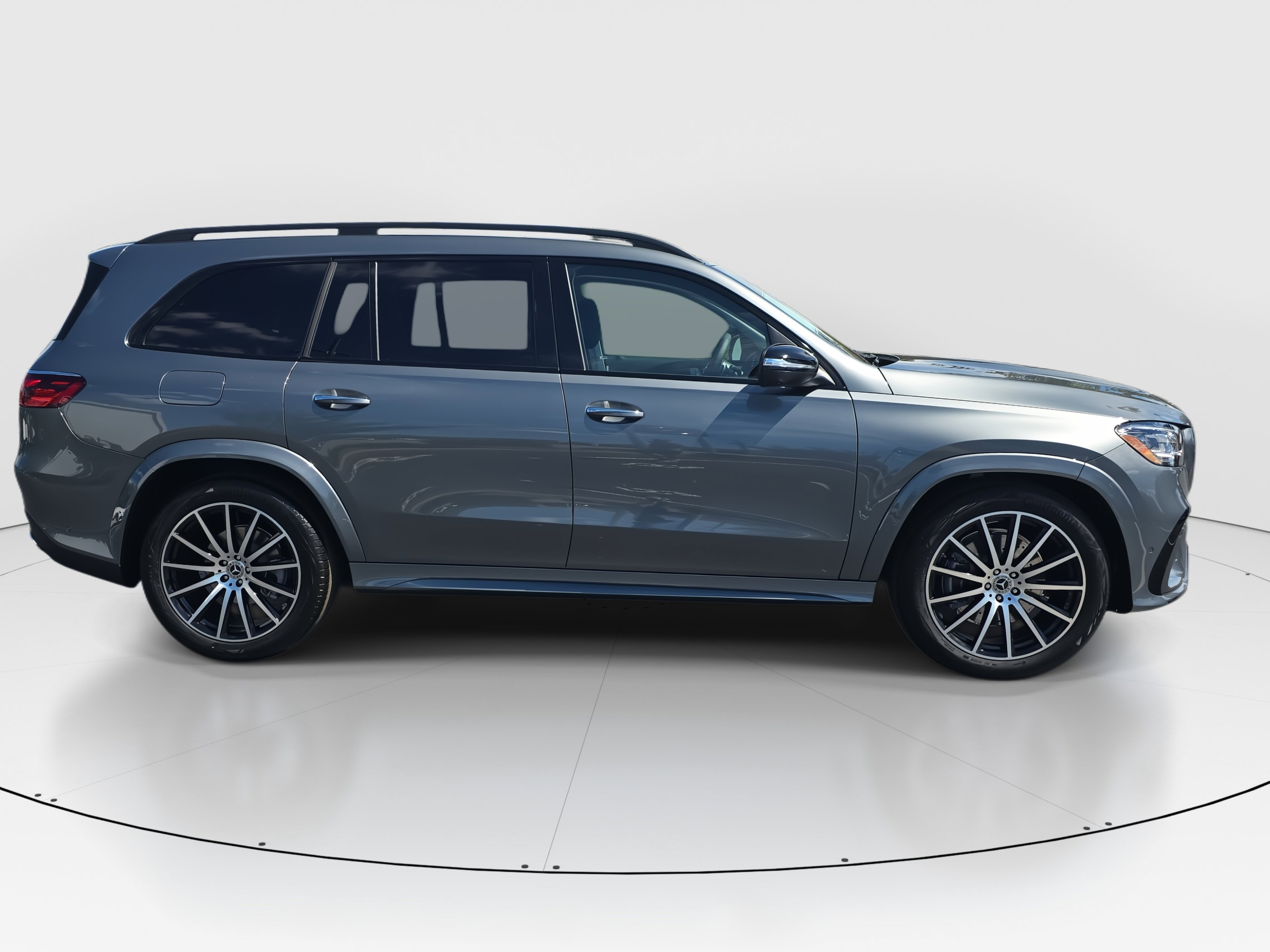 2026 Mercedes Benz GLS 450 4MATIC photo 3