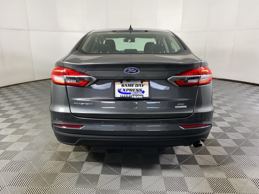 2020 Ford Fusion SE photo 17