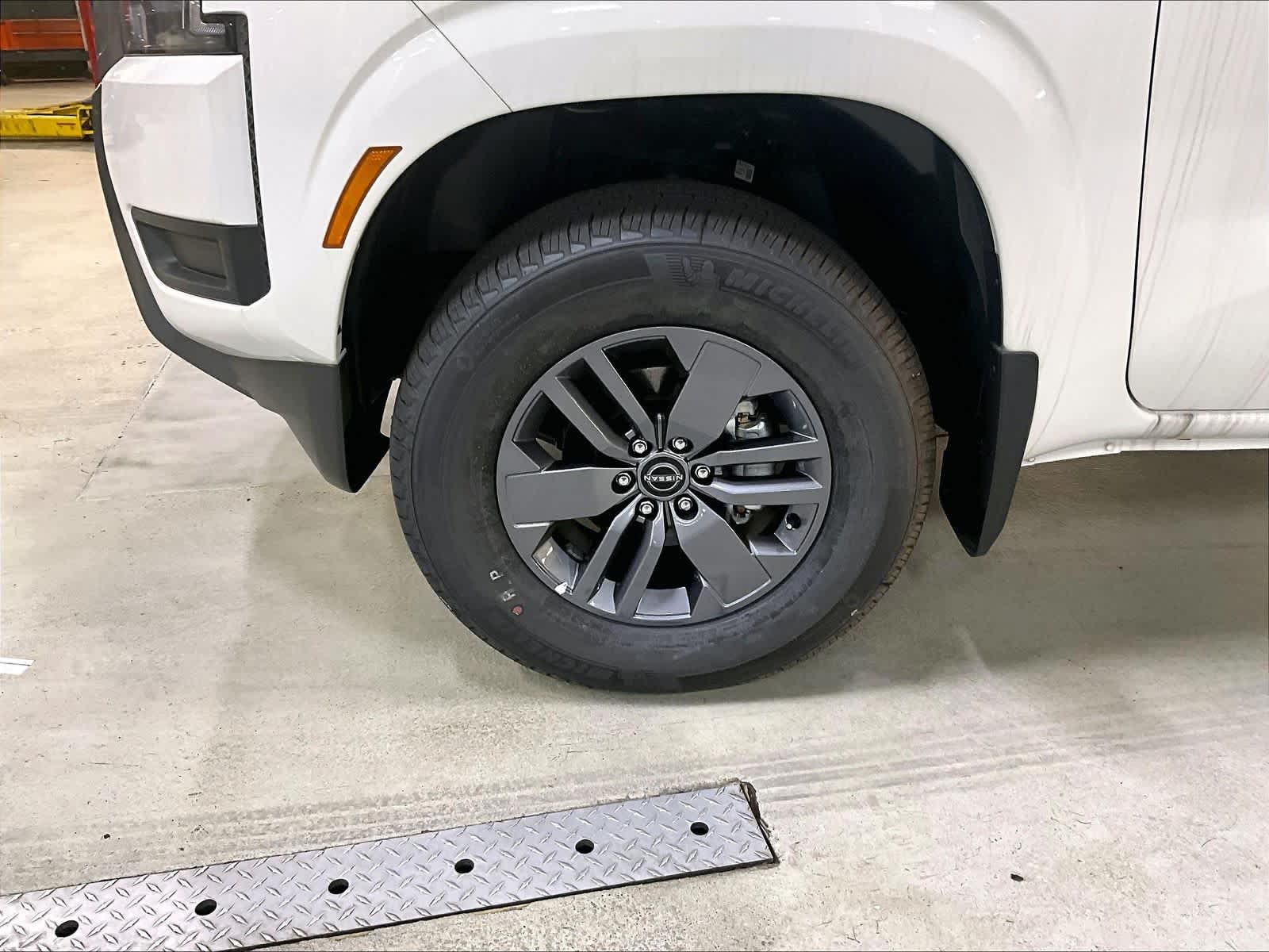 2025 Nissan Frontier SV photo 4