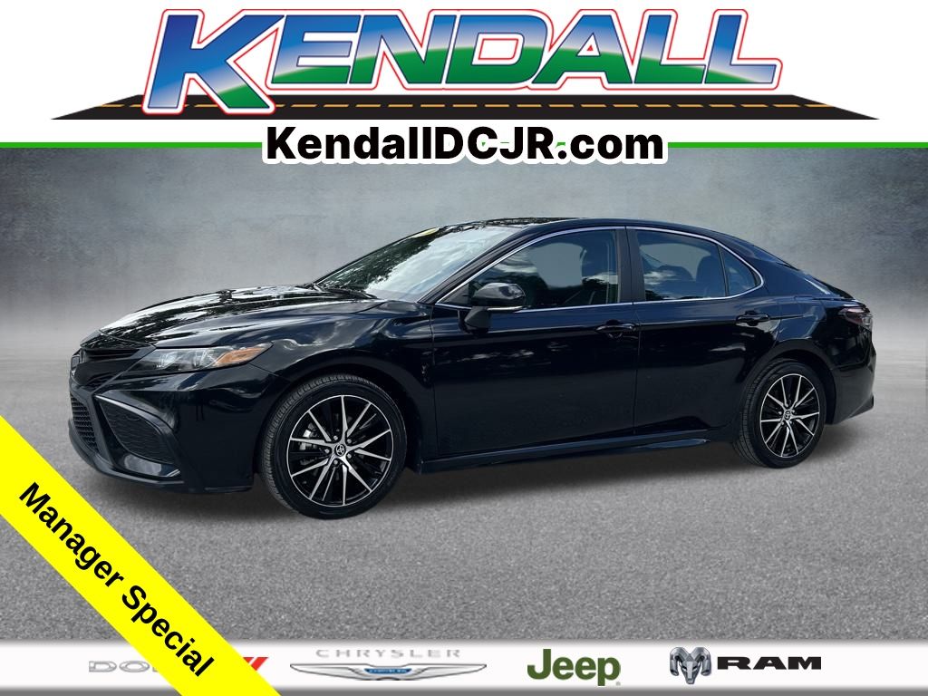 2023 Toyota Camry SE's photo