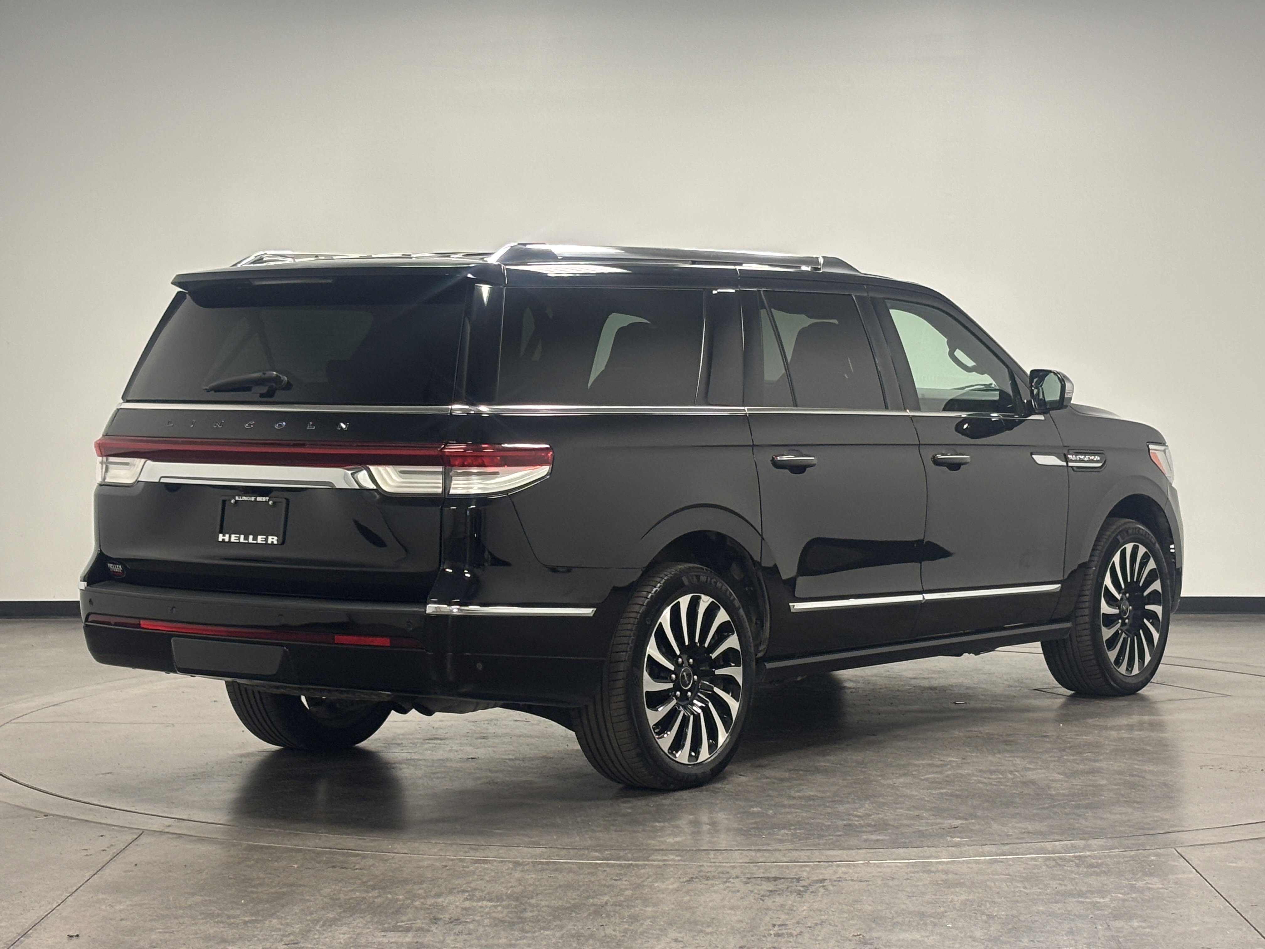 2022 Lincoln Navigator Black Label photo 3