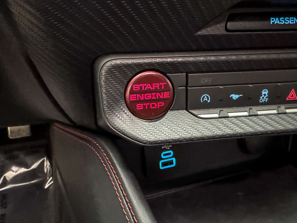 2025 FORD MUSTANG - Image 15