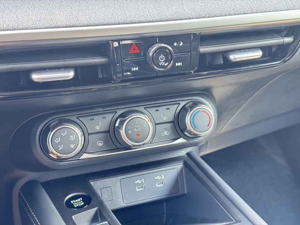 2025 Nissan Kicks SV photo 11