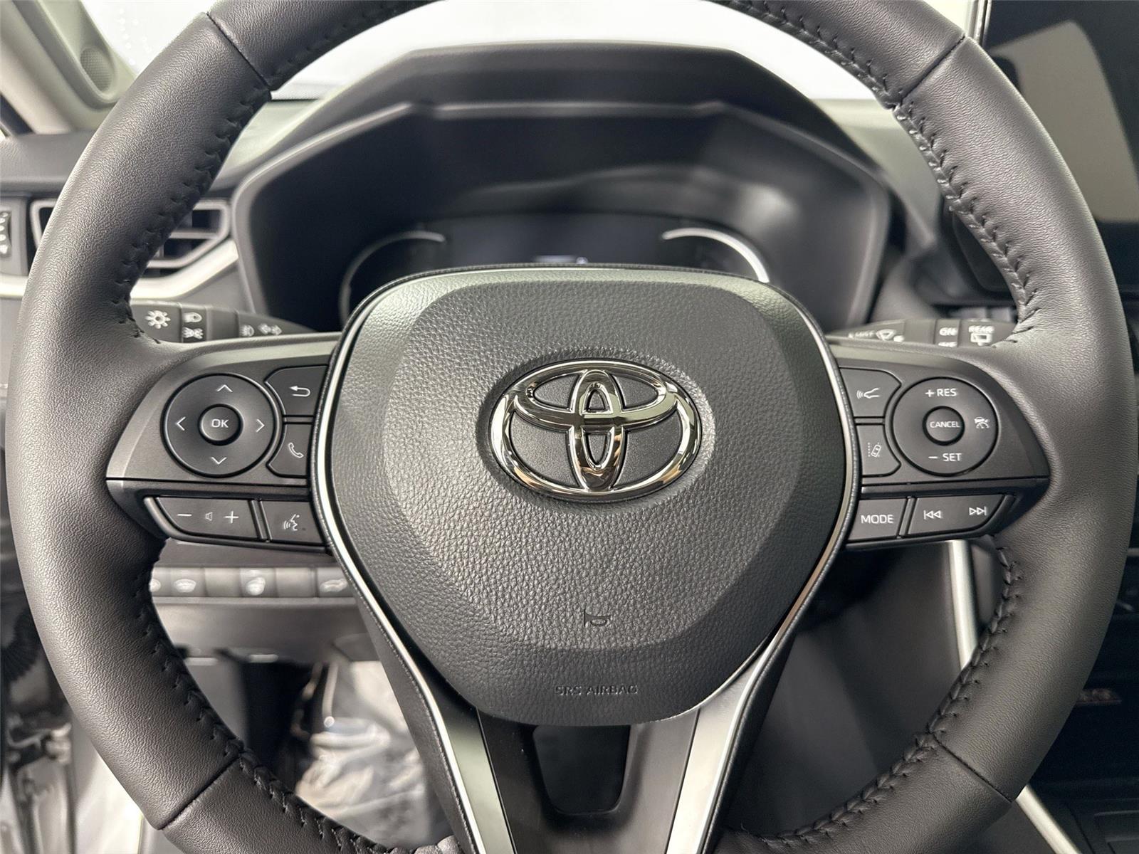 2025 Toyota RAV4 Hybrid XLE Premium photo 13