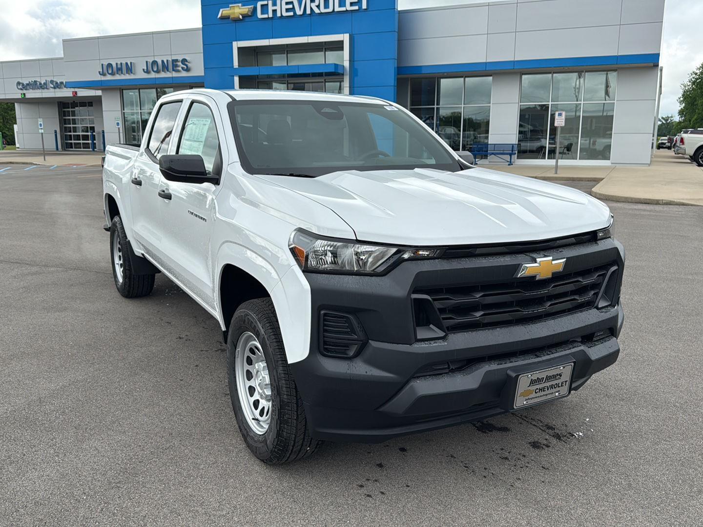 2025 Chevrolet Colorado LT photo 2