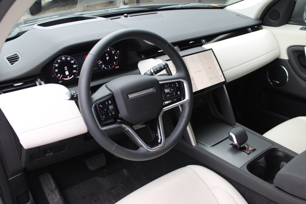 2025 Land Rover Discovery Sport S photo 4