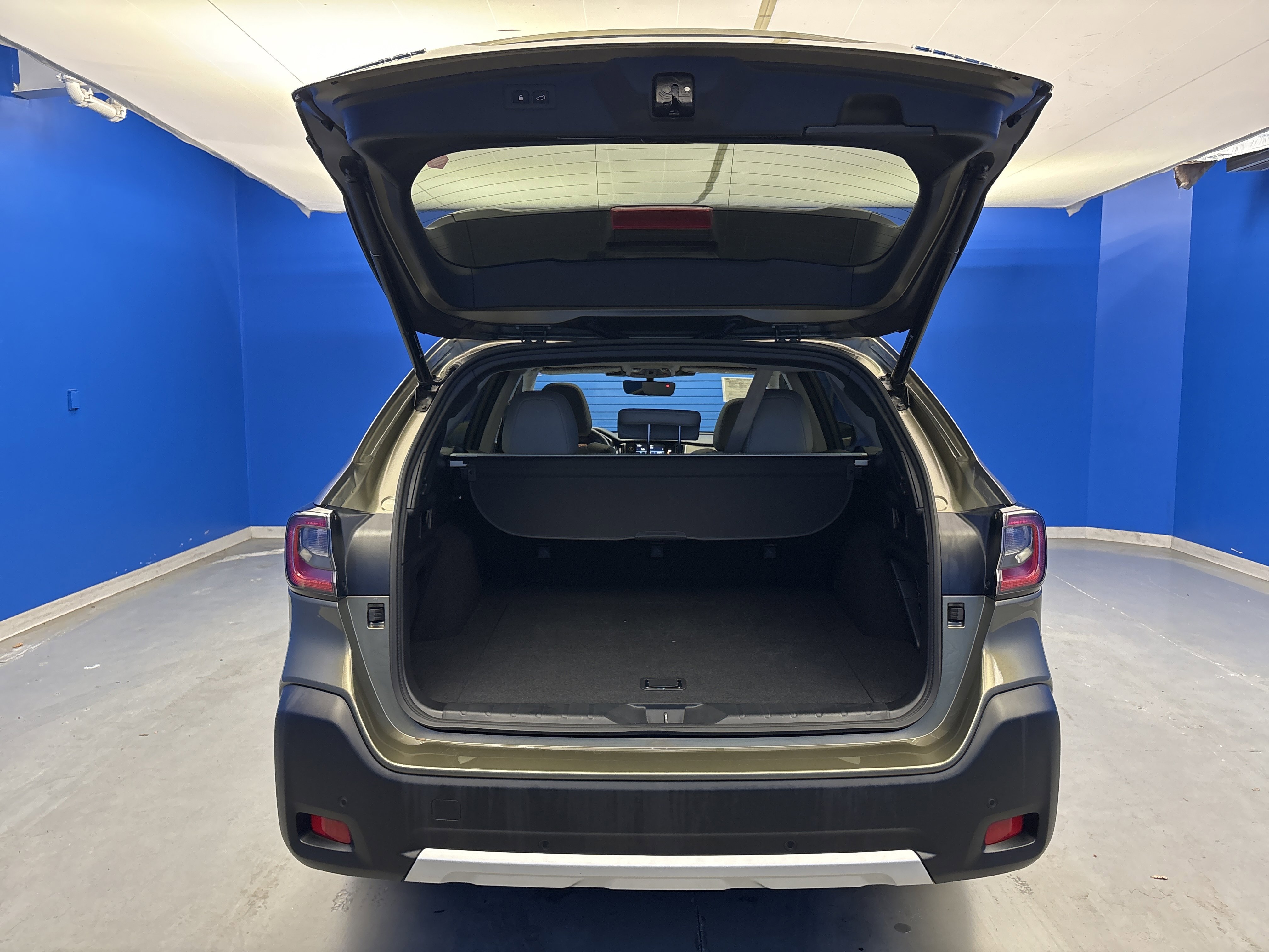 2023 Subaru Outback Limited photo 2