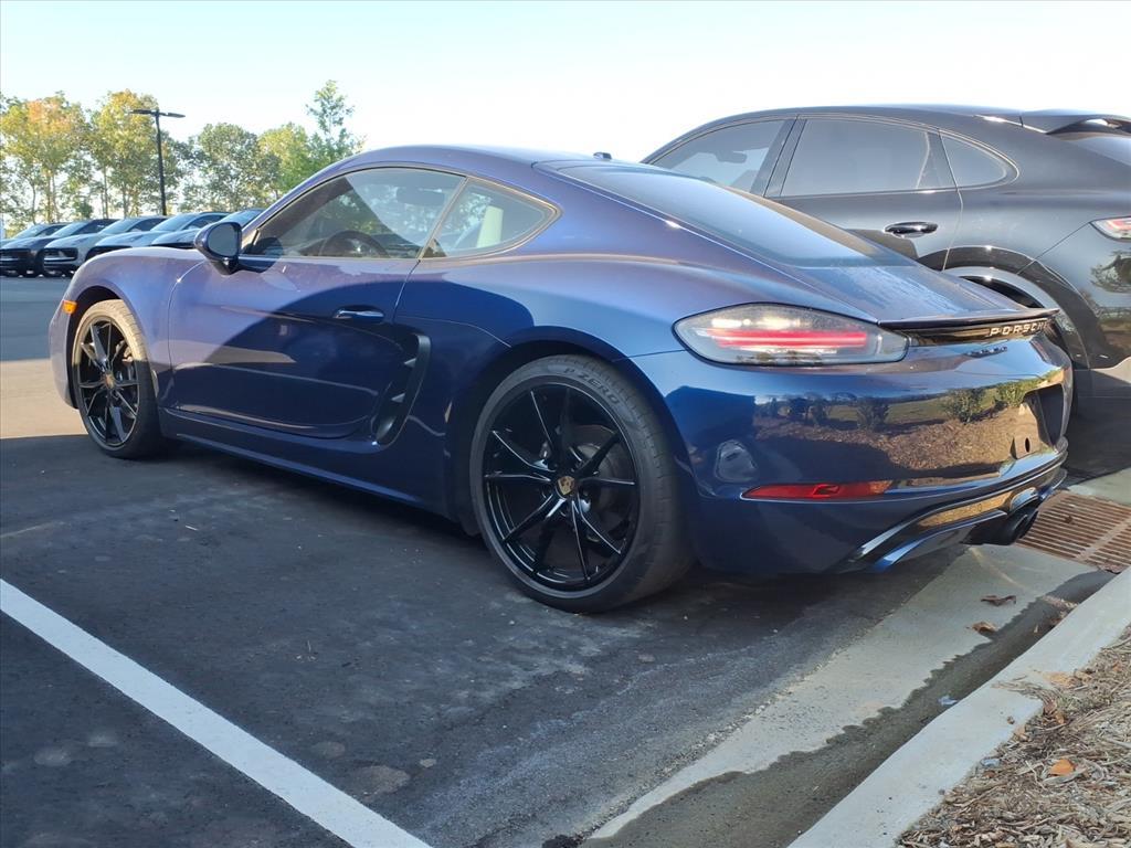 2022 Porsche Cayman T photo 8