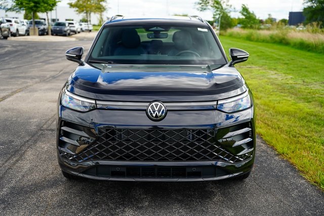 2025 Volkswagen Tiguan SE R-Line Black photo 2