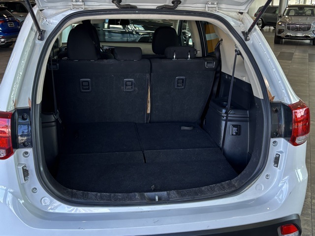 2017 Mitsubishi Outlander ES photo 22