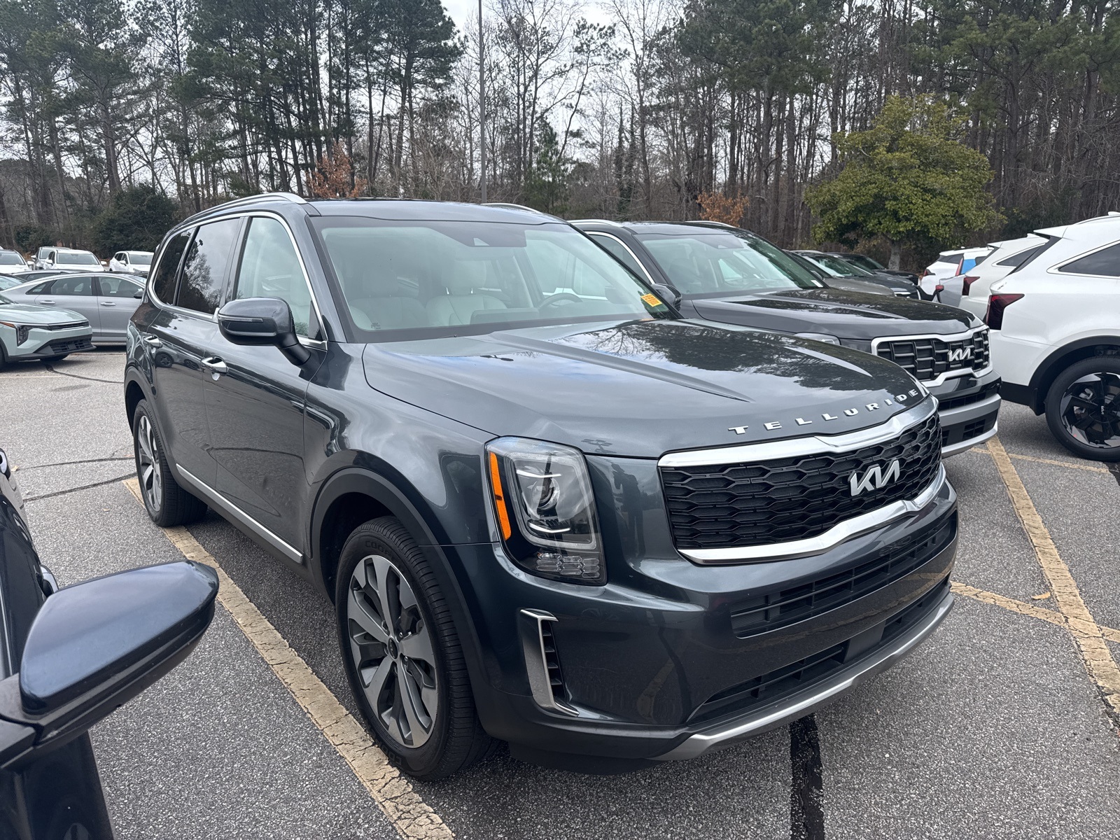 2022 Kia Telluride S's photo