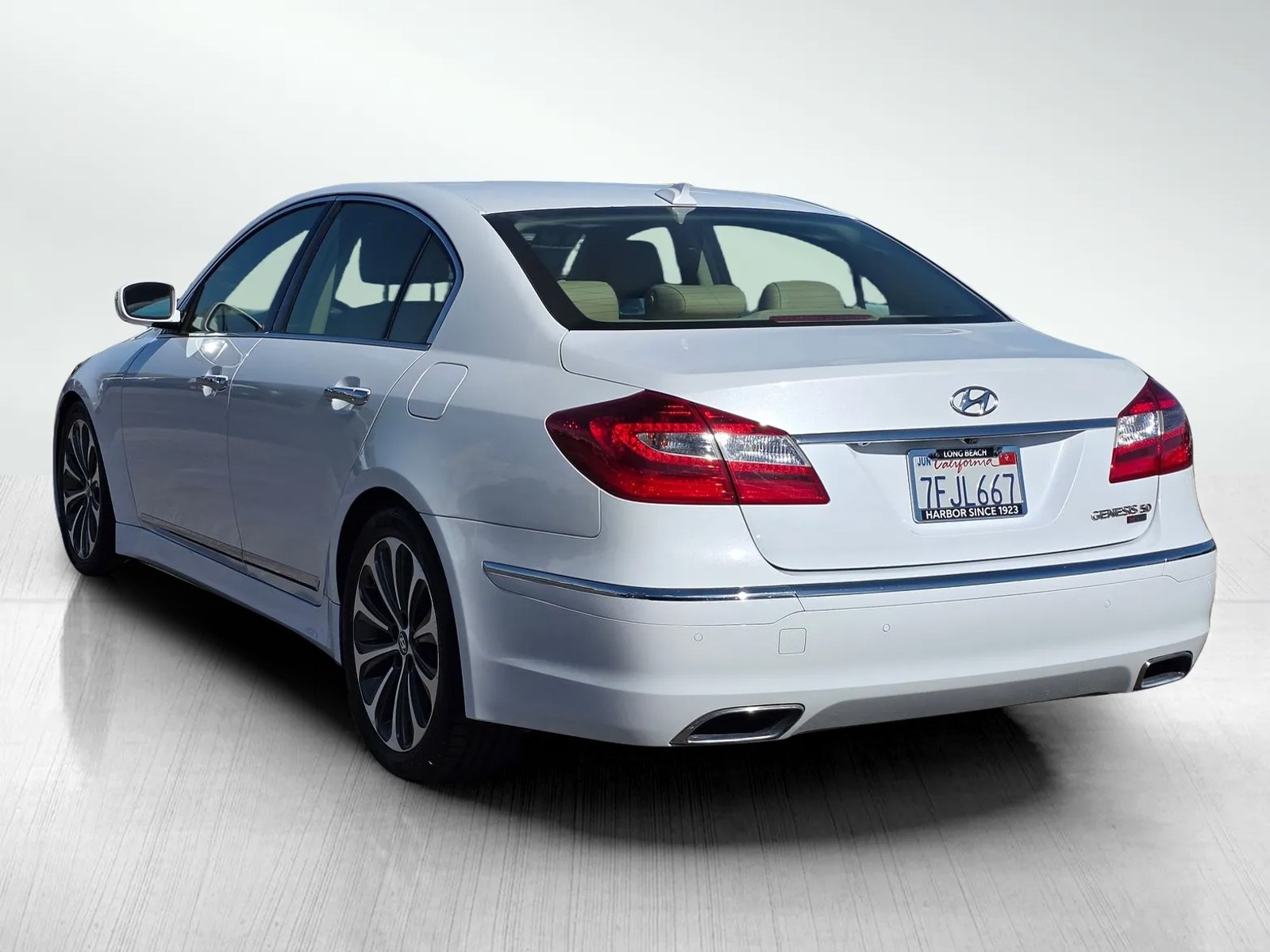 2013 Hyundai Genesis 5.0 R-Spec photo 5