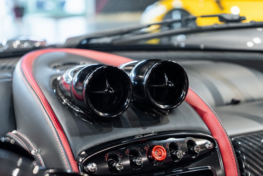 2017 Pagani Huayra photo 24