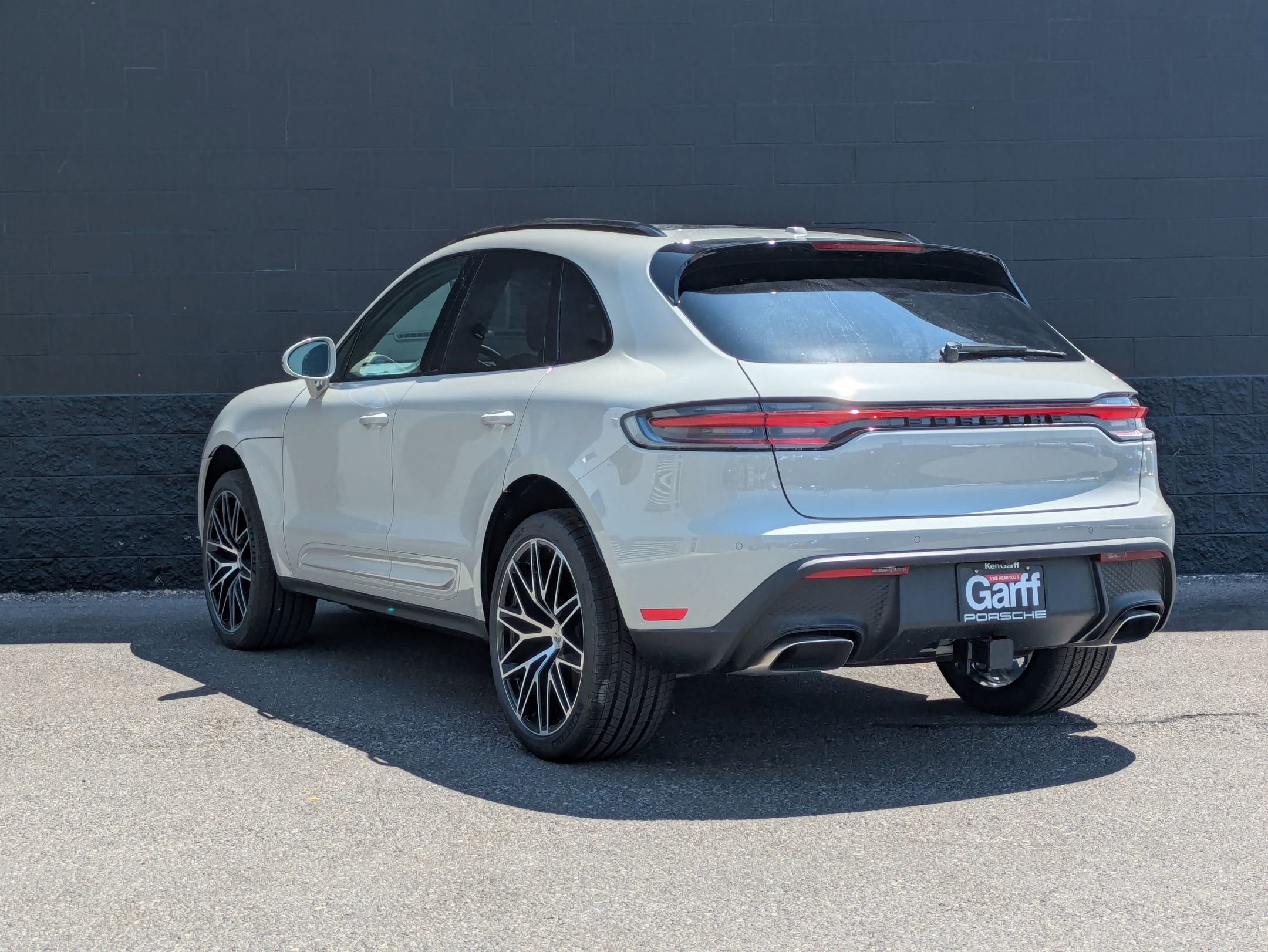 2025 Porsche Macan T photo 3