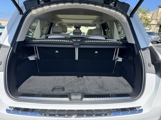 2026 Mercedes Benz GLS 450 4MATIC photo 3