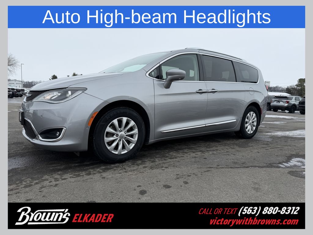 2018 Chrysler Pacifica Touring L's photo