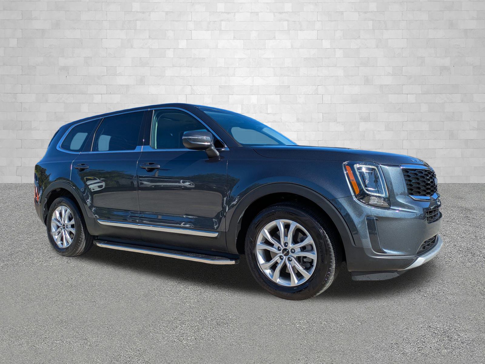 2022 Kia Telluride LX's photo