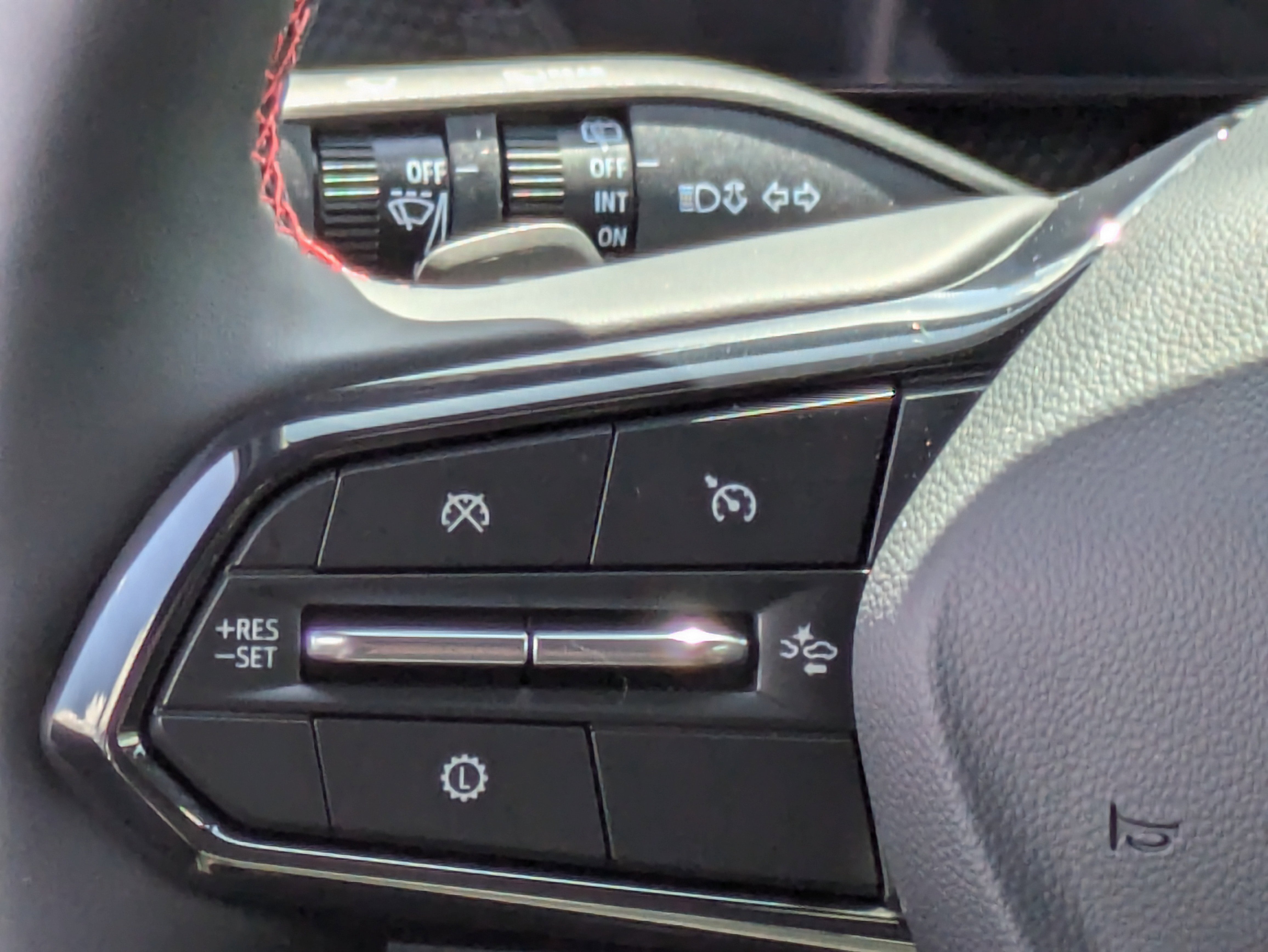 2026 Chevrolet Equinox RS photo 2