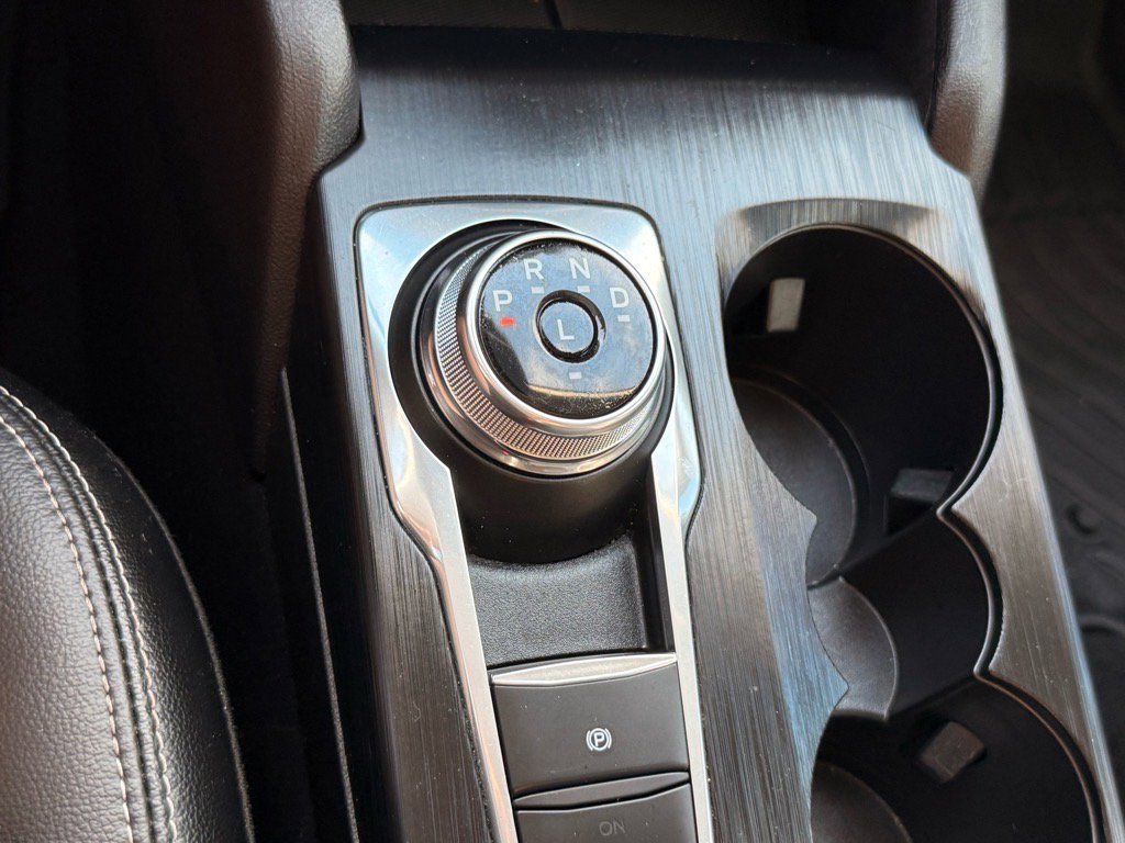 2022 Ford Escape SEL photo 16