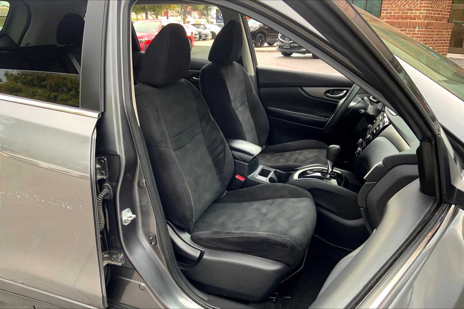 2016 Nissan Rogue SV photo 8