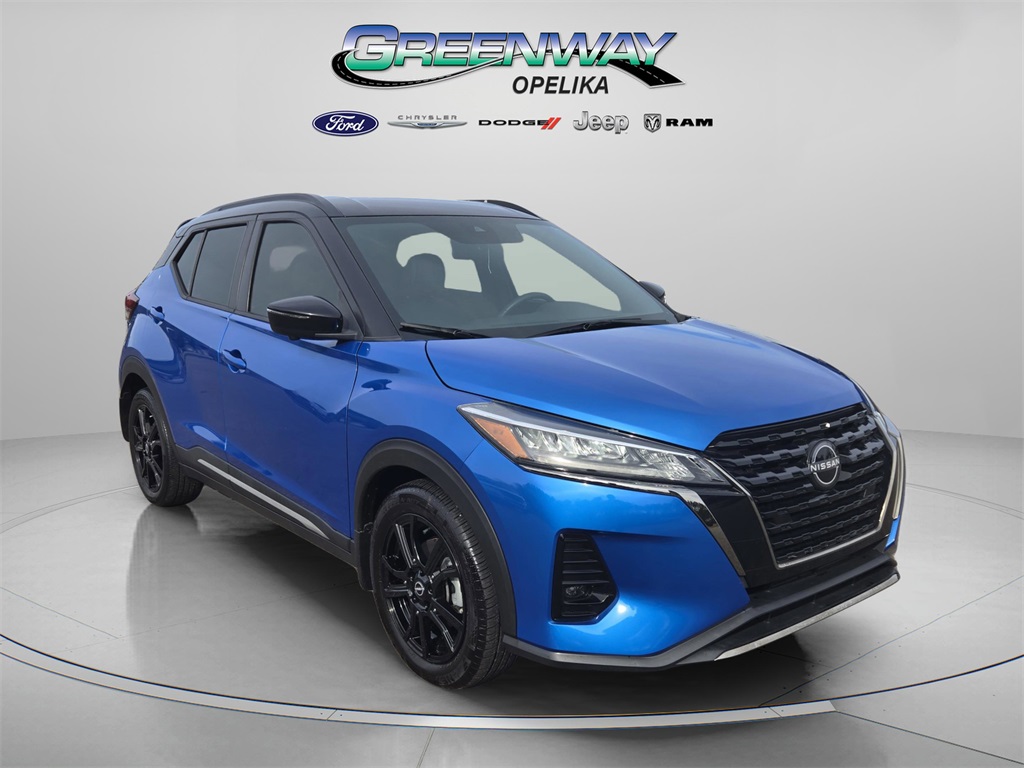 2023 Nissan Kicks SR's photo