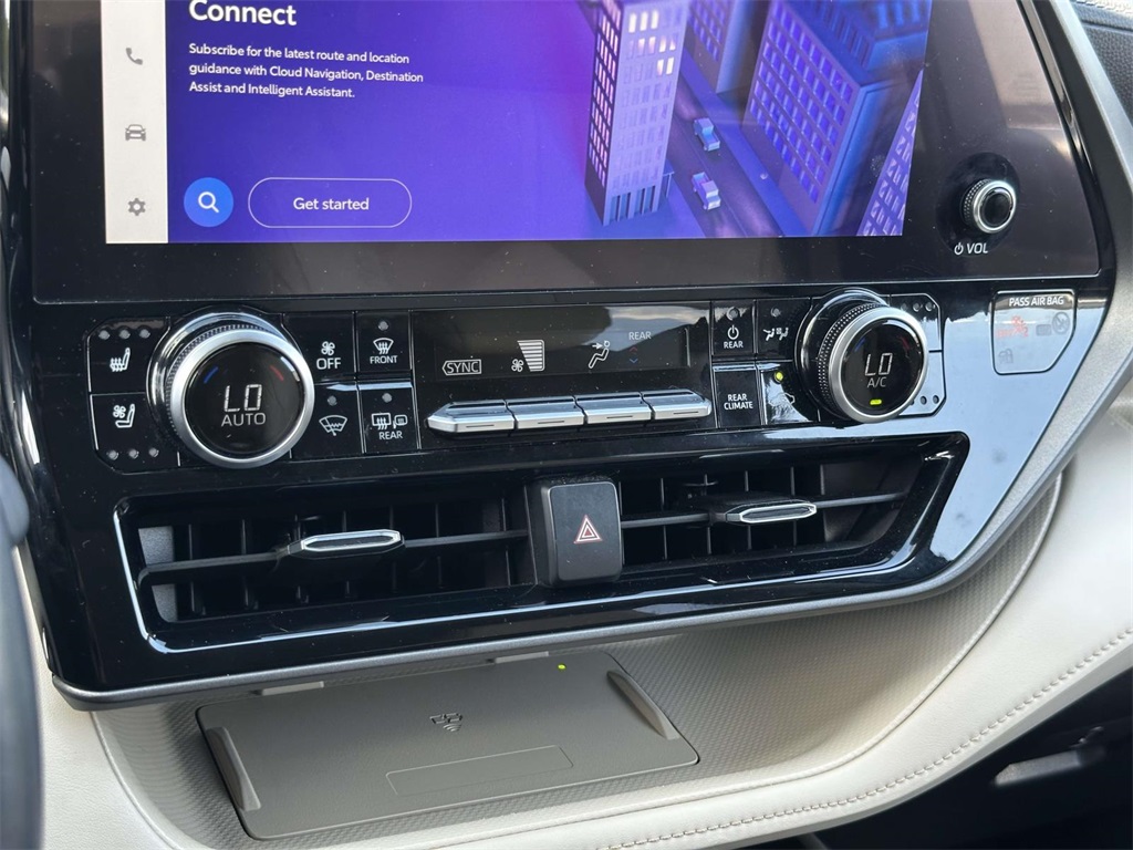 2023 Toyota Highlander Hybrid Limited photo 4
