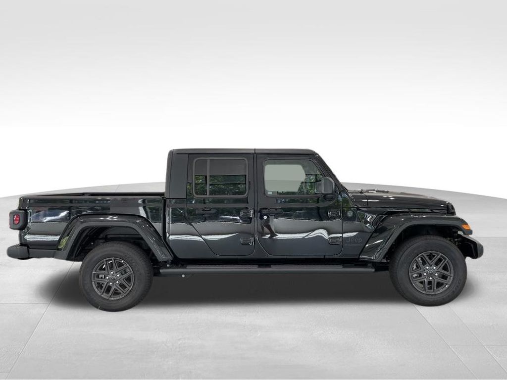 2024 Jeep Gladiator Sport photo 3