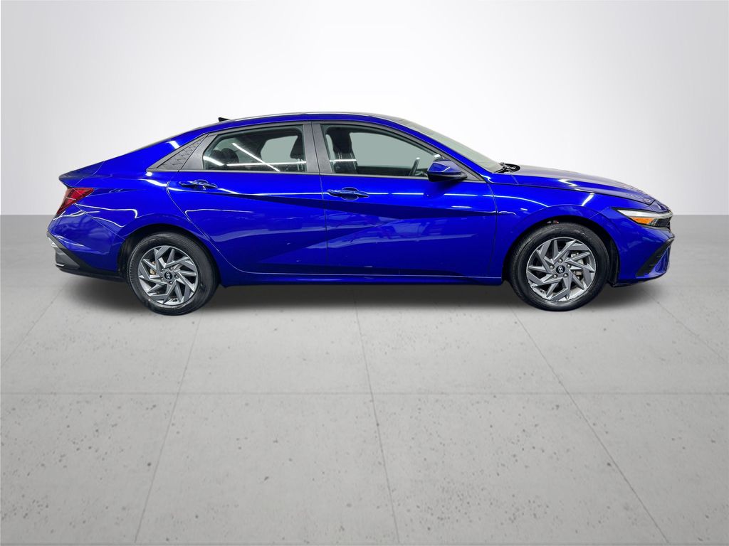 2024 Hyundai Elantra SEL photo 8