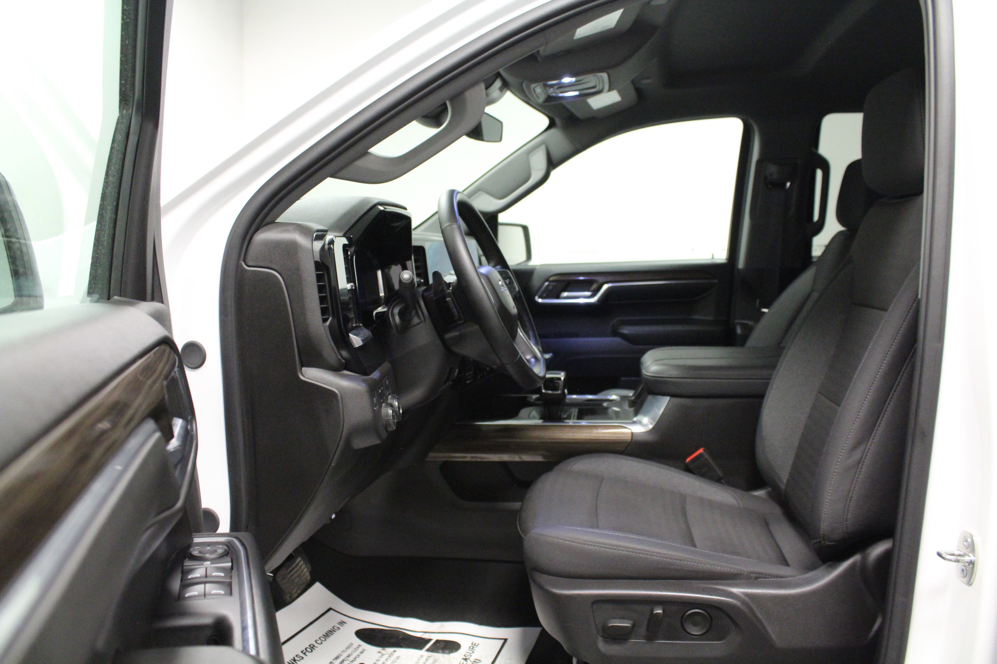 2024 Chevrolet Silverado 1500 RST photo 11
