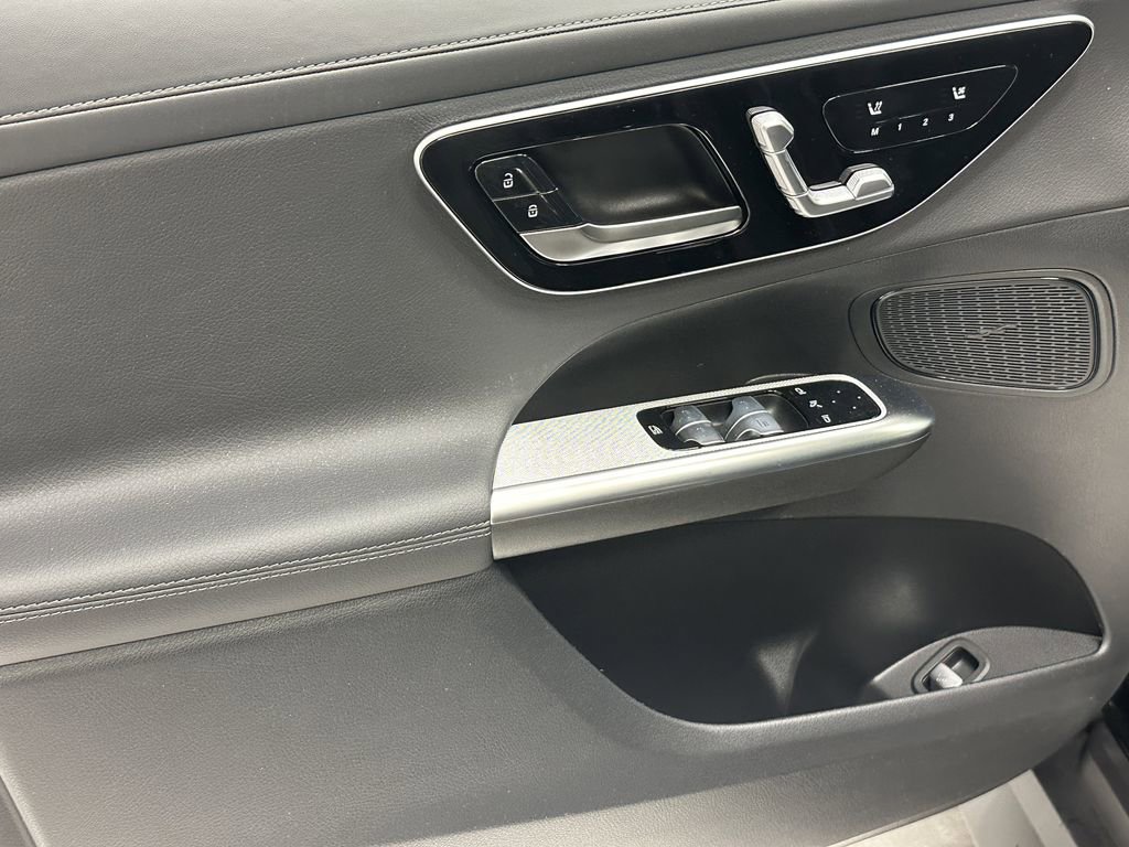 2026 Mercedes Benz GLC 300 photo 8