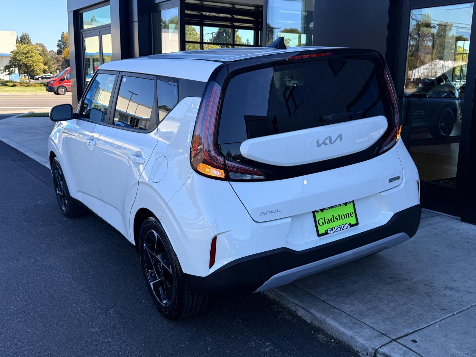 2023 Kia Soul EX photo 4