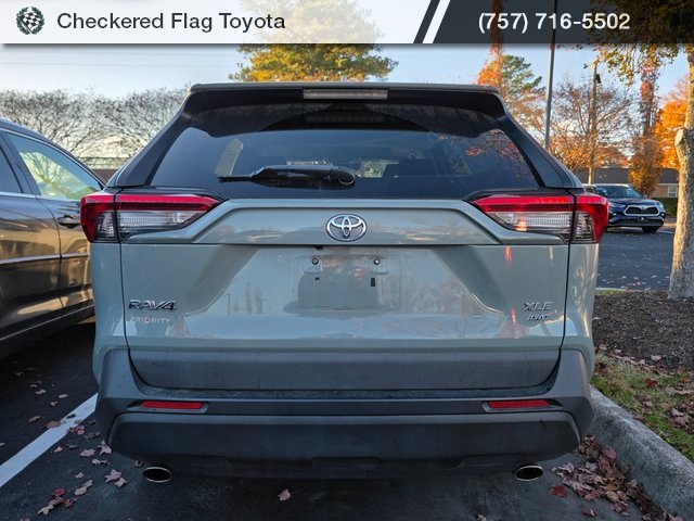2021 Toyota RAV4 XLE photo 4