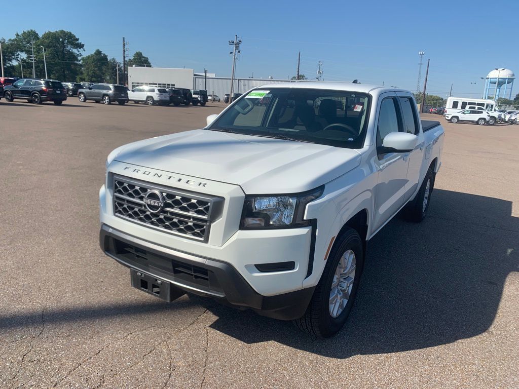 2022 Nissan Frontier SV photo 2