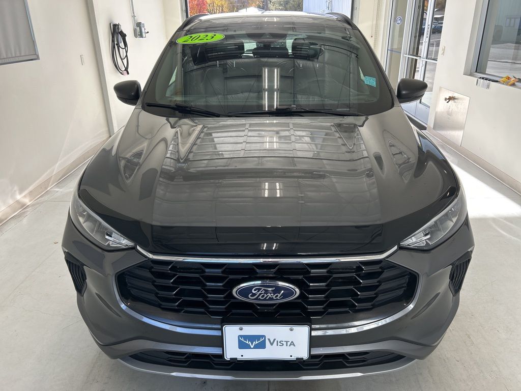 2023 Ford Escape ST-Line photo 2