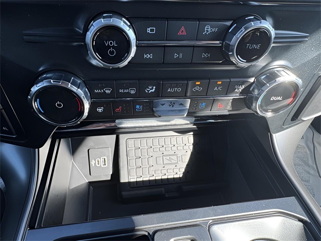 2025 Ford F-150 Lariat photo 24
