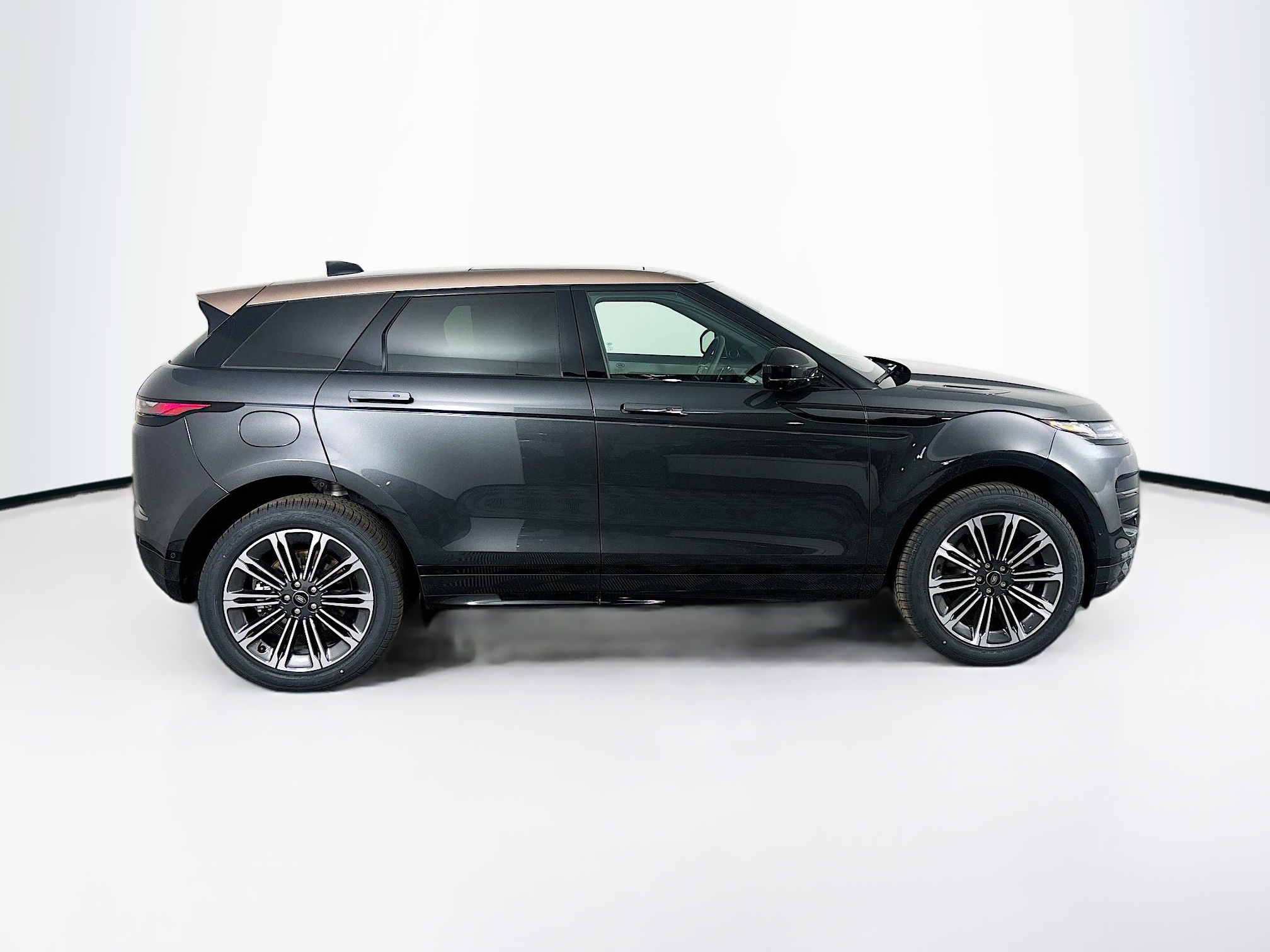 2026 Land Rover Range Rover Evoque Dynamic SE photo 4
