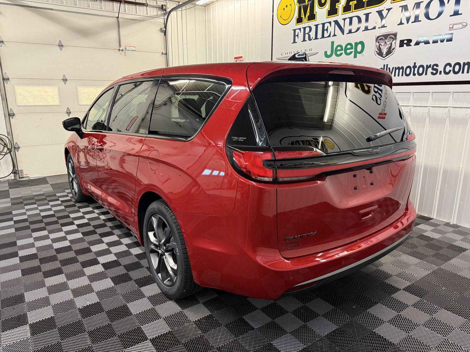 2026 Chrysler Pacifica photo 37