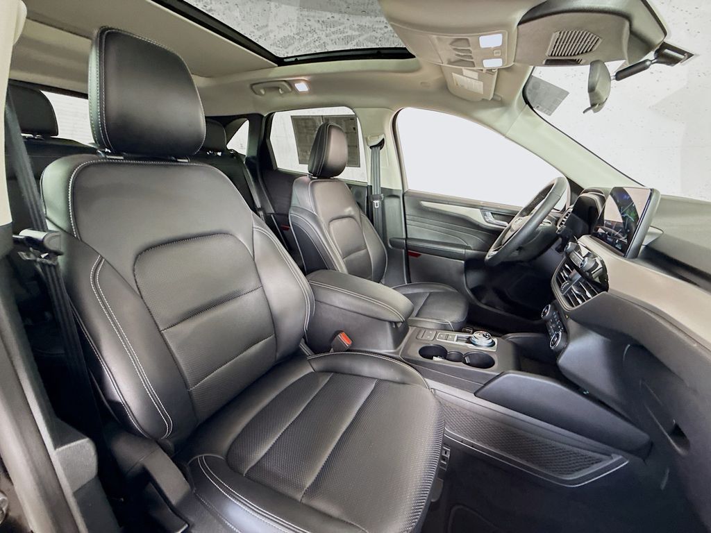 2021 Ford Escape SEL photo 31