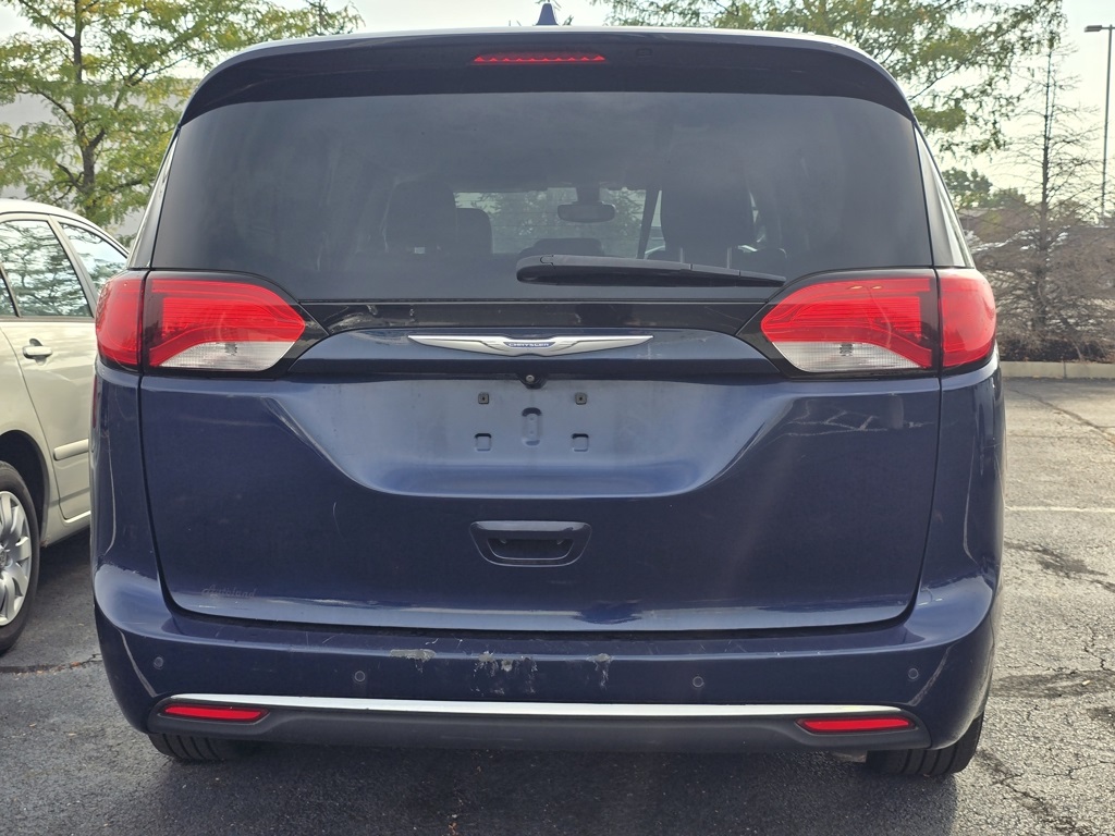 2017 Chrysler Pacifica Touring L photo 4