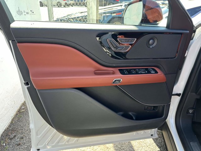 2025 Lincoln Aviator Reserve photo 8