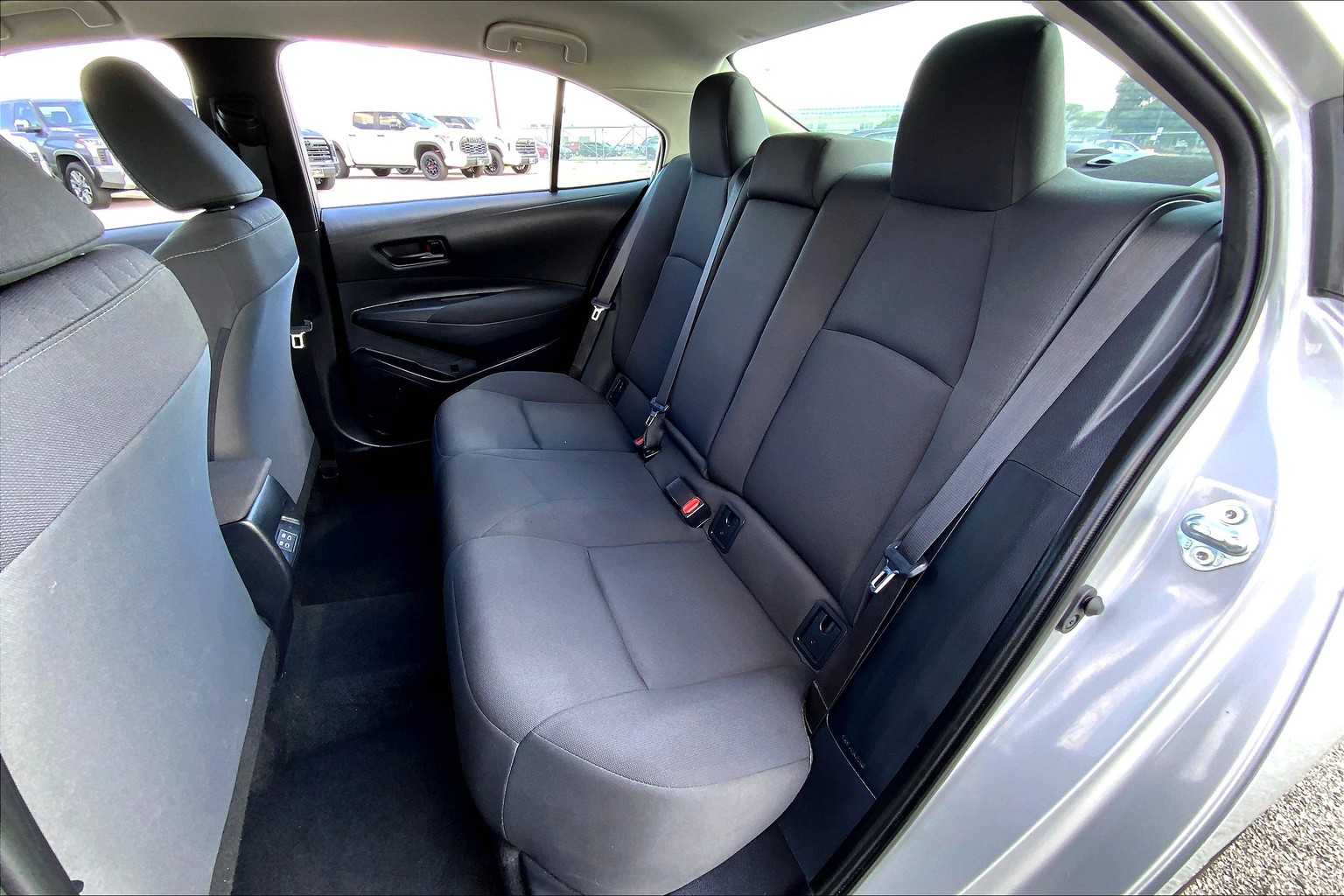 2024 Toyota Corolla LE photo 19