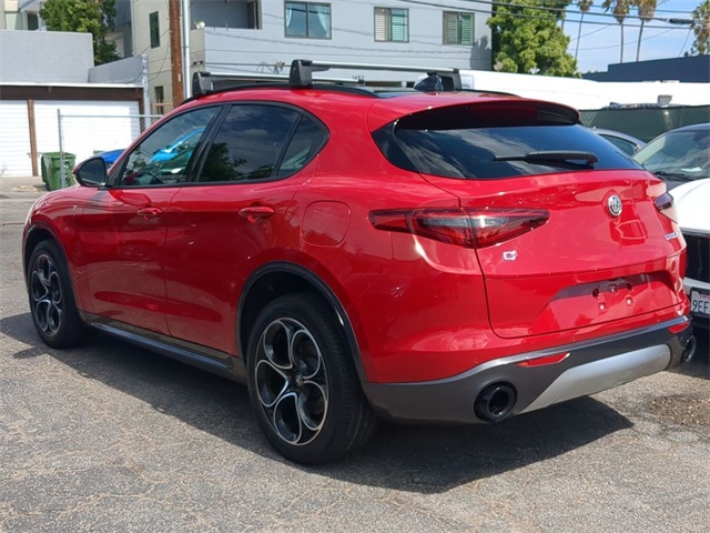 2022 Alfa Romeo Stelvio Ti photo 5