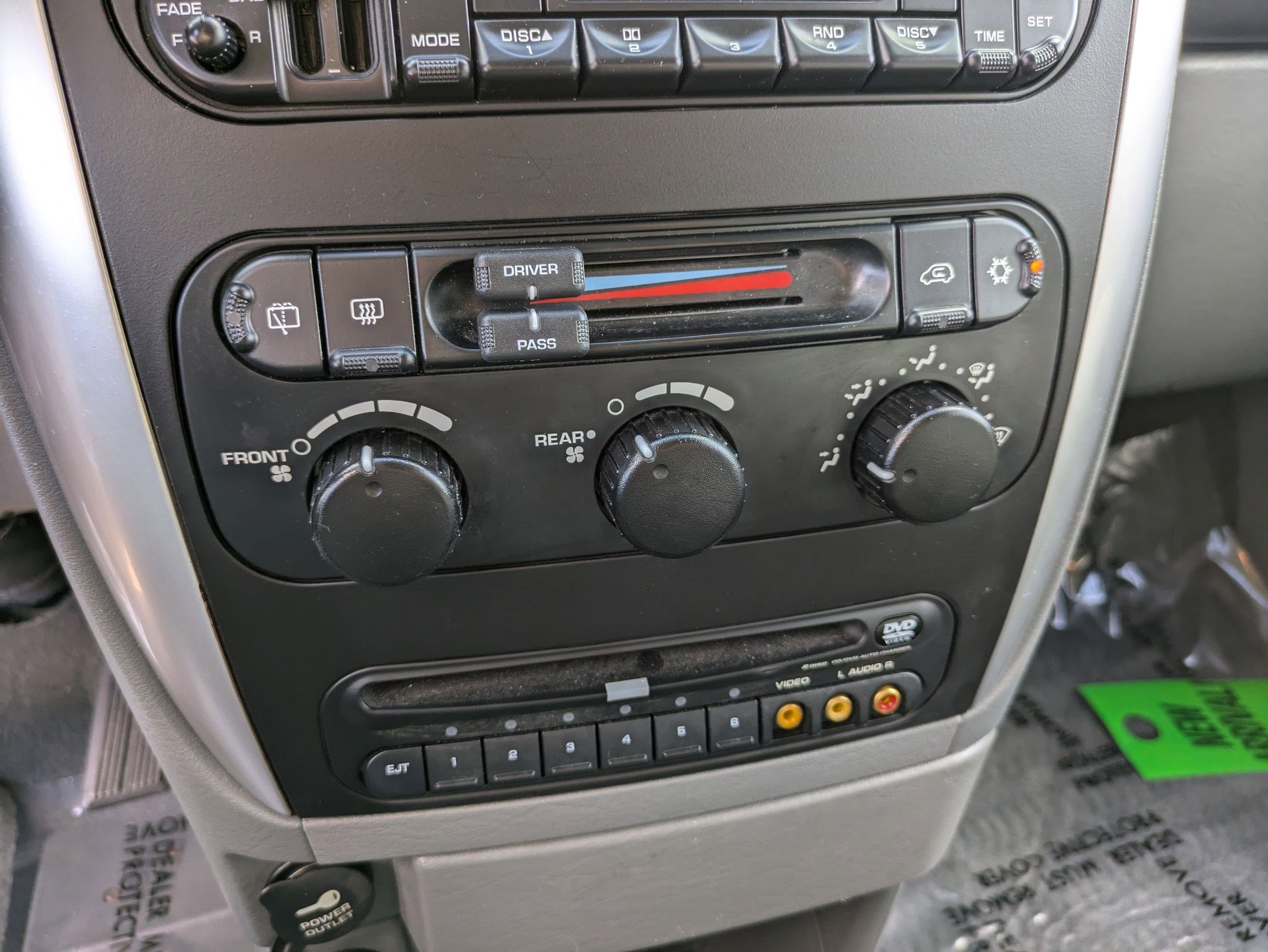 2006 Chrysler Town & Country Touring photo 18