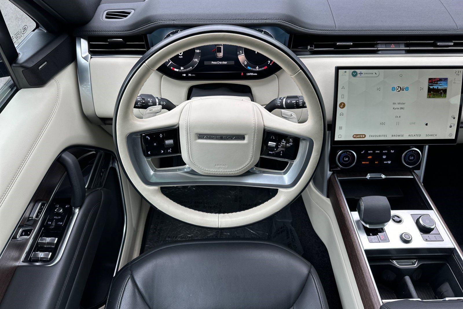 2023 Land Rover Range Rover SE photo 23